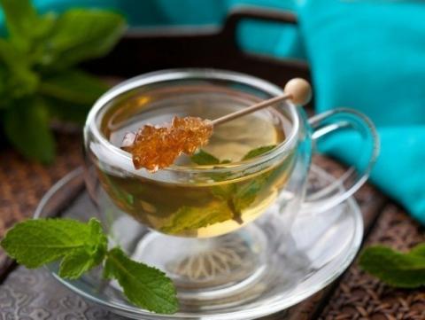 Чай из имбиря с добавлением листьев мяты