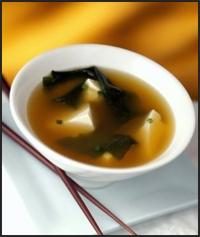 Суп мисо с водорослями вакаме и тофу